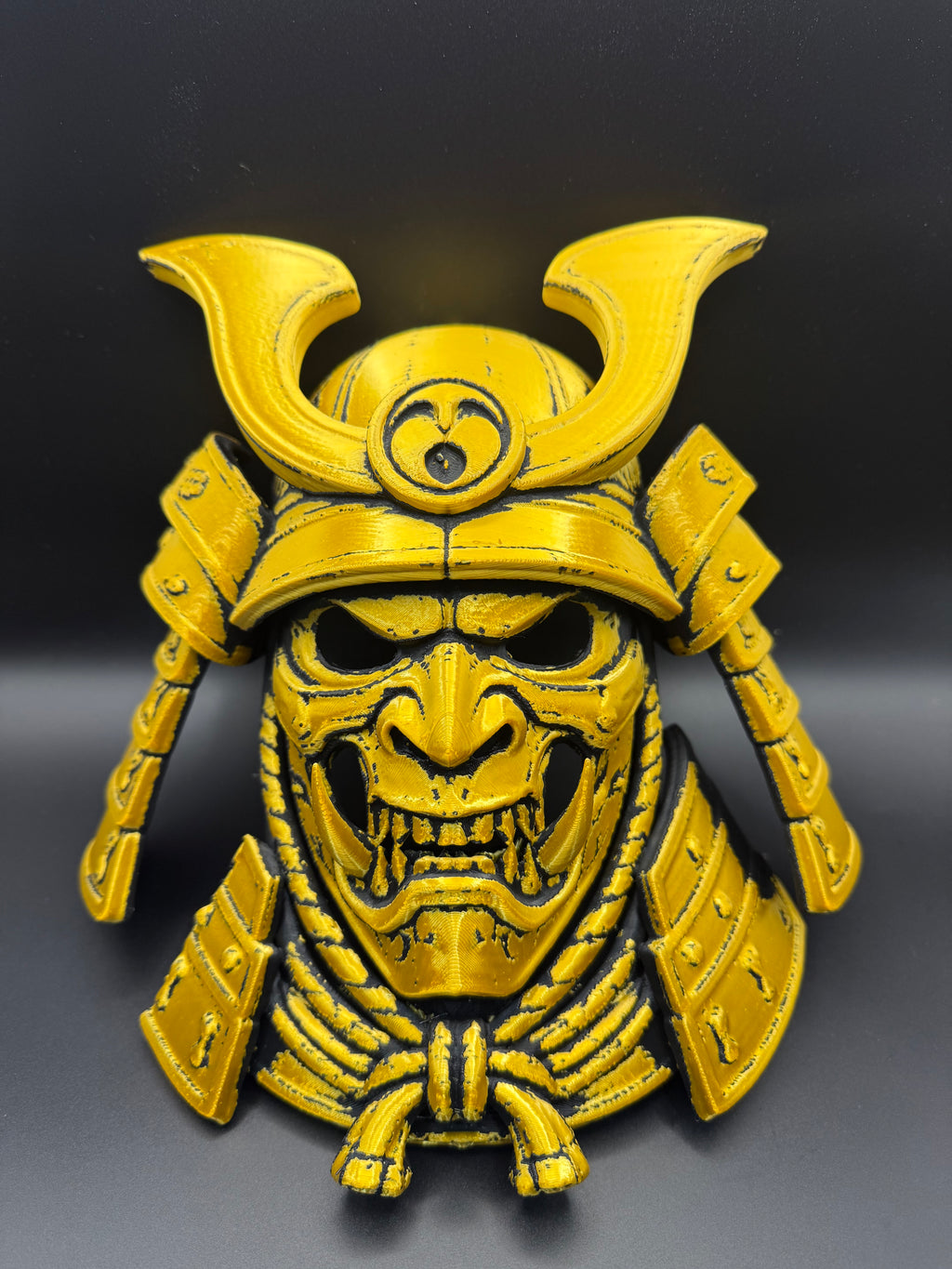 Gold Oni Samurai Mask – 3D Printed Japanese Demon Helmet Decor
